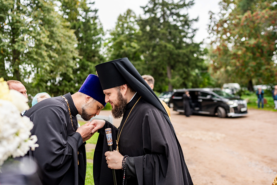Архиерейское богослужение в Спасском храме деревни Прохорово м.о. Чехов